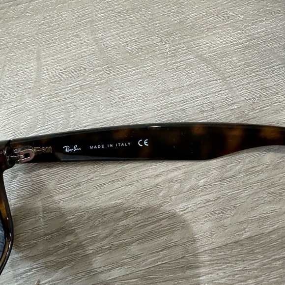 Ray Ban 2132 Wayfarer Polished Tortoise Unisex Sunglasses - Picture 3 of 5